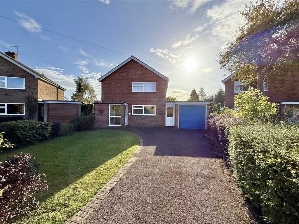 3-bed detached on Stella Avenue, Tollerton, Nottingham, £390,000