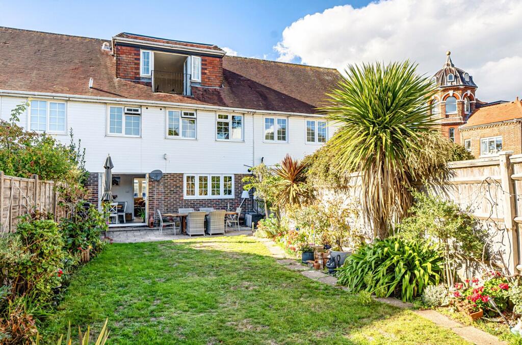 4-bed terraced on Towers Garden, Havant, PO9, £600,000
