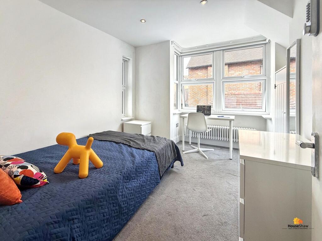 Main image of property: Rosebery Avenue, High Wycombe, HP13