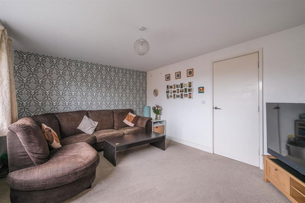 Norfolk Avenue, Huddersfield, HD2 photo 4
