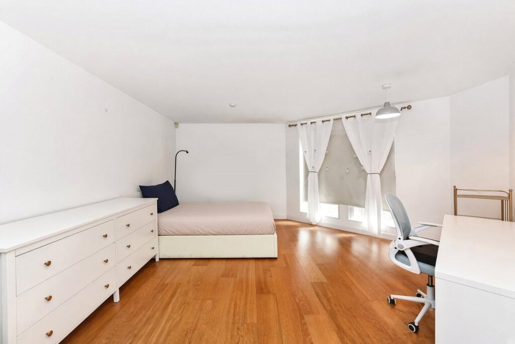 Apartment in London, Canada Water, Rotherhithe - View 3
