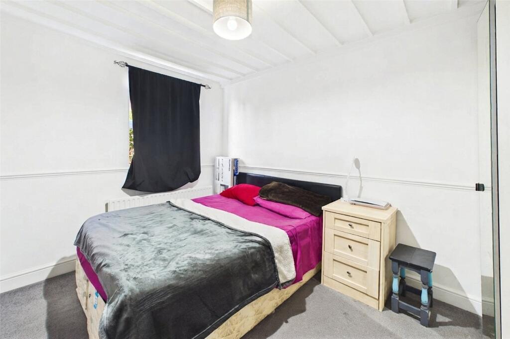 Apartment in Surrey Heath, Camberley - View 4
