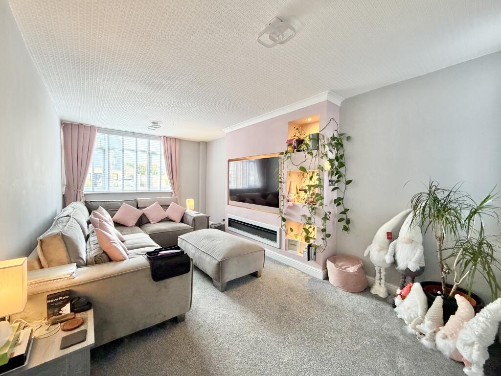 Hurst Avenue, Sale, Trafford photo 2
