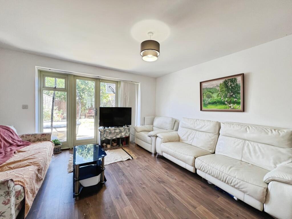 House in Gloucester - View 4