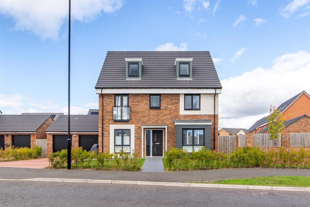 5-bed detached on Roseden Way, Newcastle Upon Tyne, NE13, £600,000