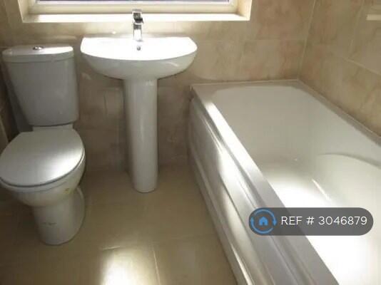 House in Oldham - View 4