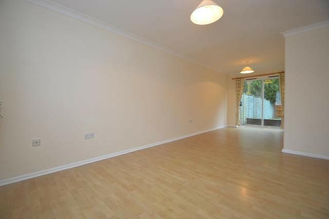 3 bedroom Terraced House in Milford photo 3
