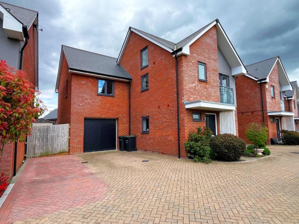 Main image of property: Marlowe Close, Northfleet, Gravesend, DA11