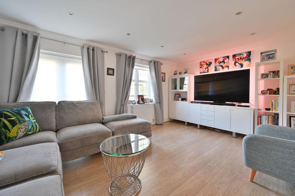 House in Watford - View 3