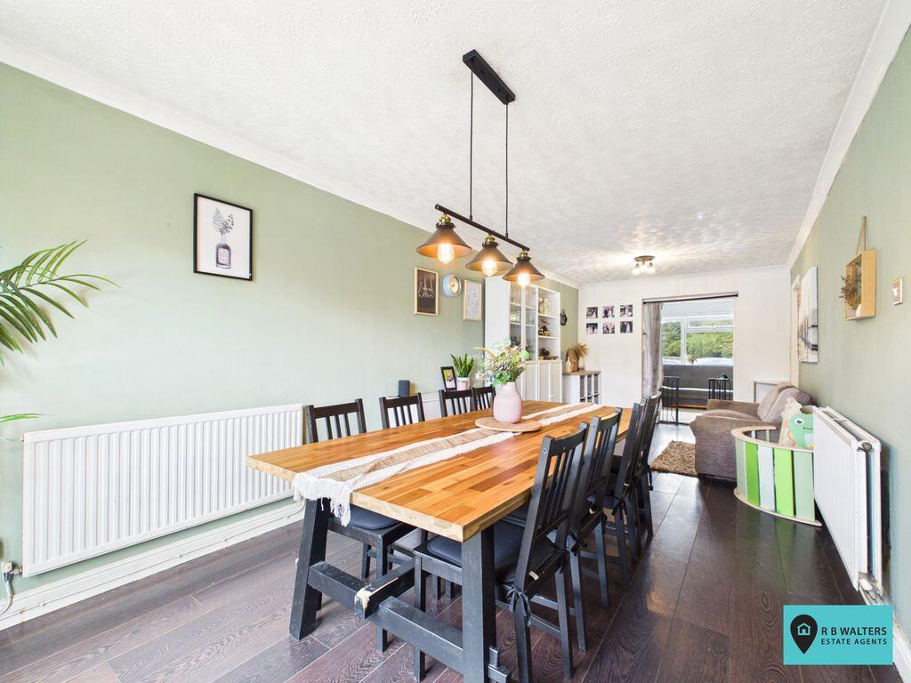 House in Gloucester, Gloucestershire - More