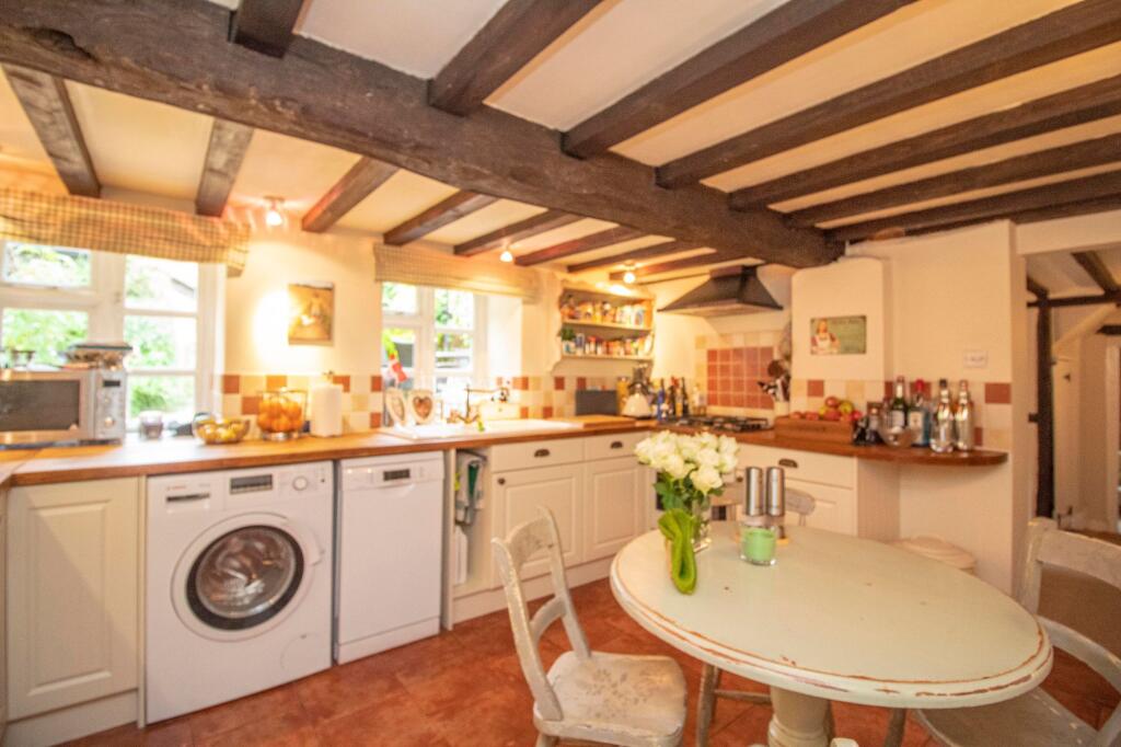 London Road, Odiham, RG29 photo 4