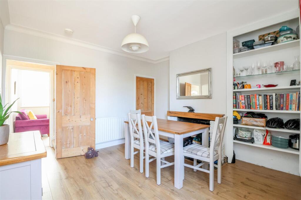 House in Horsham, New Town - View 4