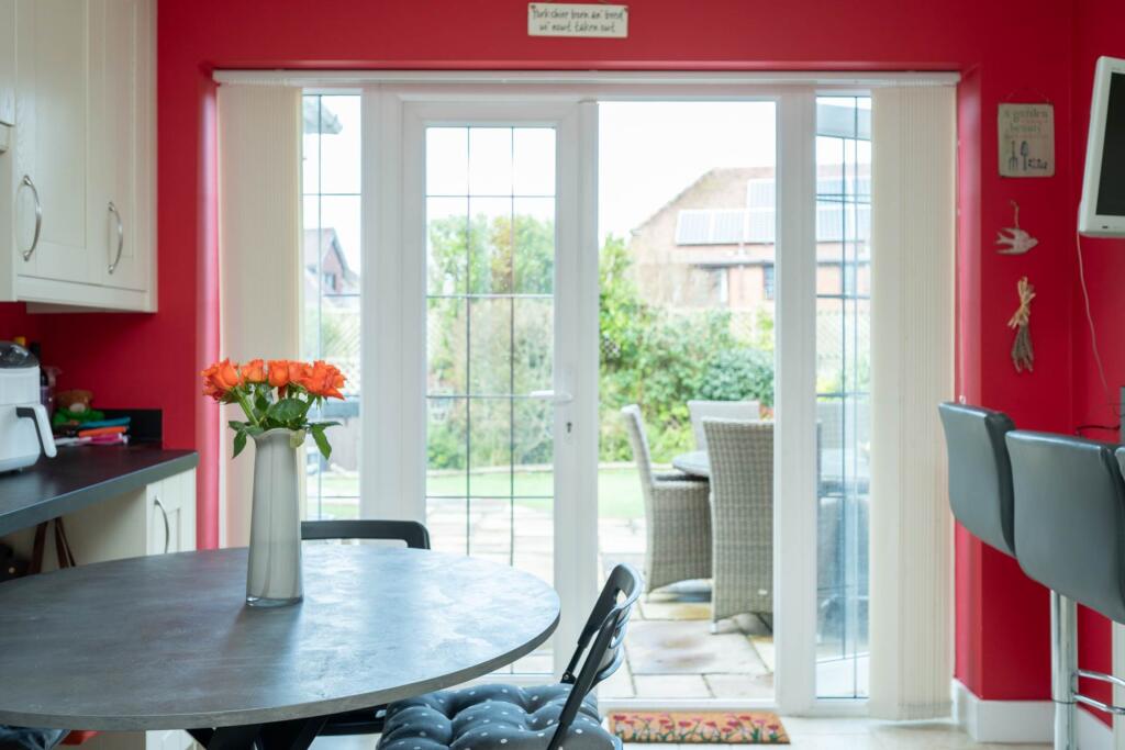 House in Horsham, Littlehaven, North Horsham - More