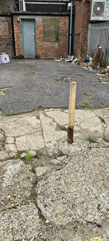 326 Neasden Lane NW10 - Parking Post in Rear Parking Area.png