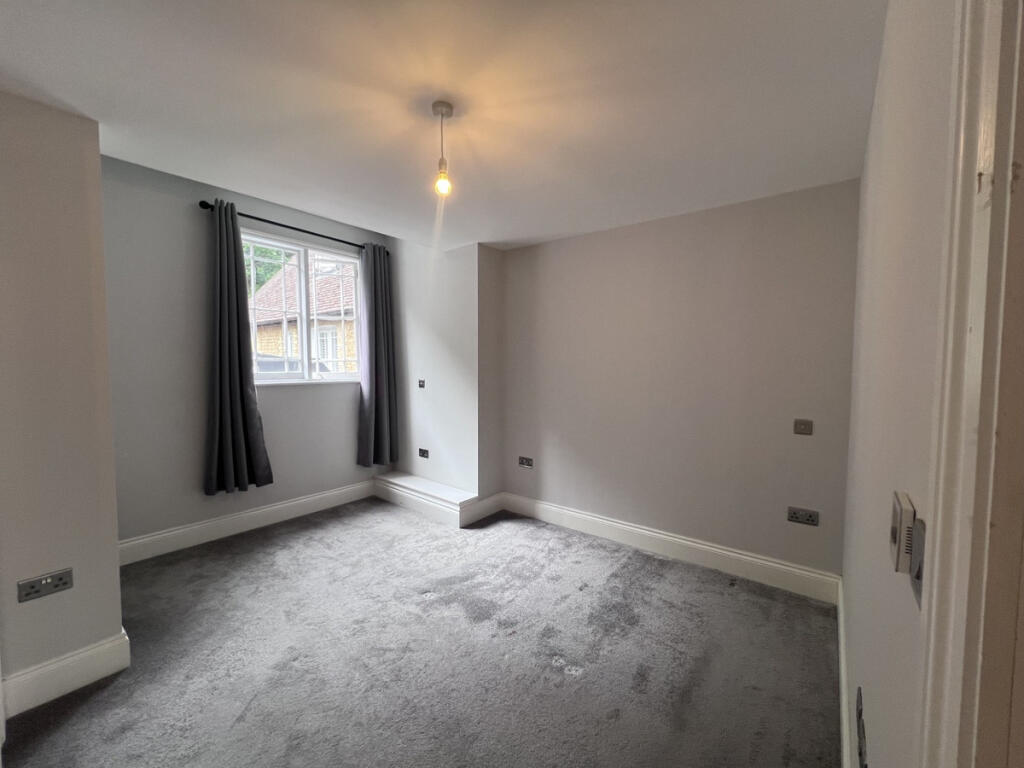 Apartment in Waverley, Munstead and Tuesley - View 4