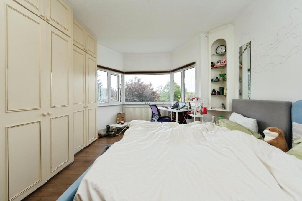 House in London - View 5