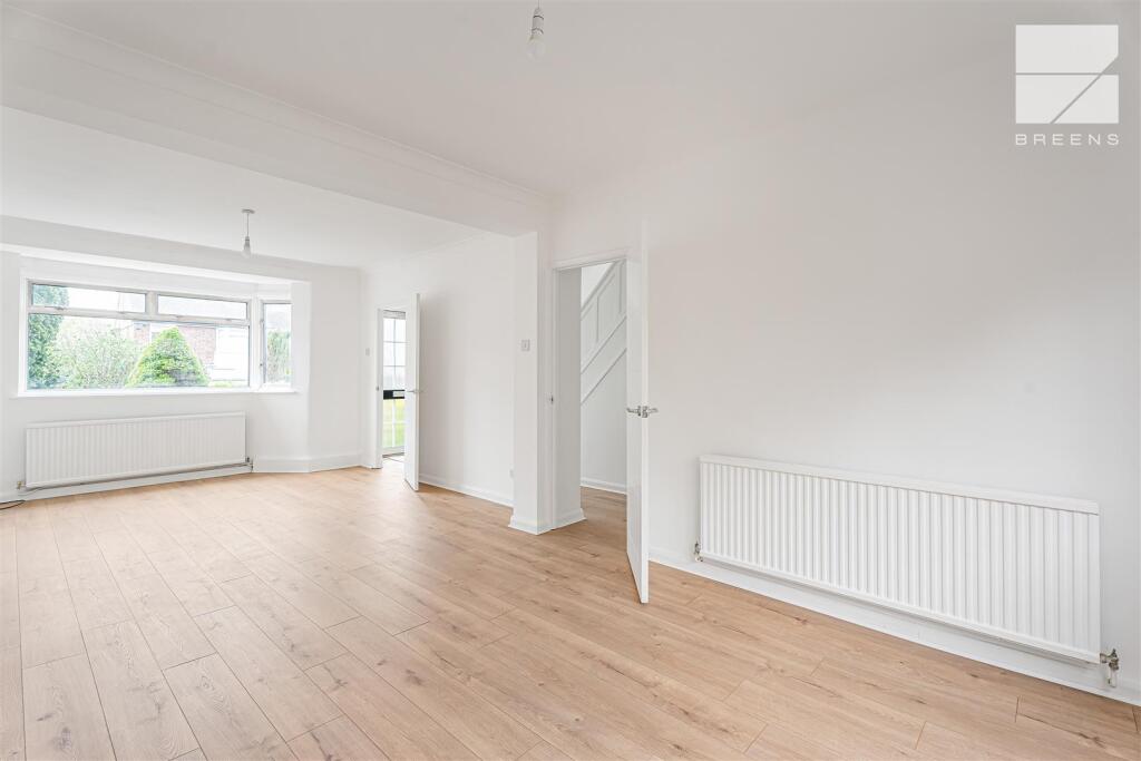 House in London, Chingford Hatch, Highams Park - View 3