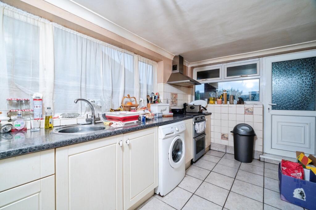 House in Grimsby, New Clee - More