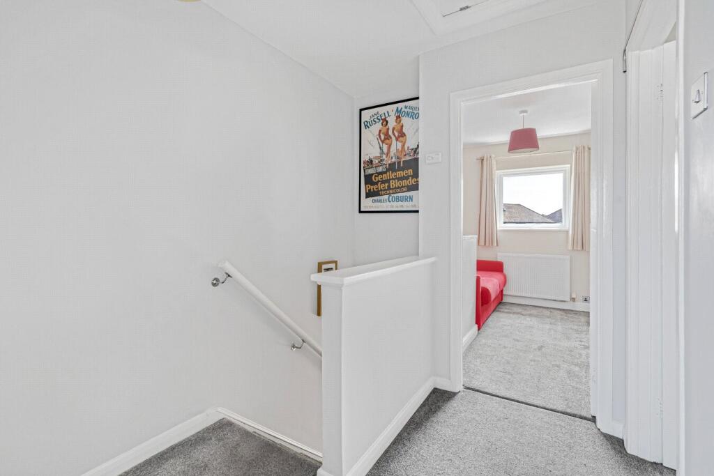 Crossways, Egham, Surrey, TW20 photo 4