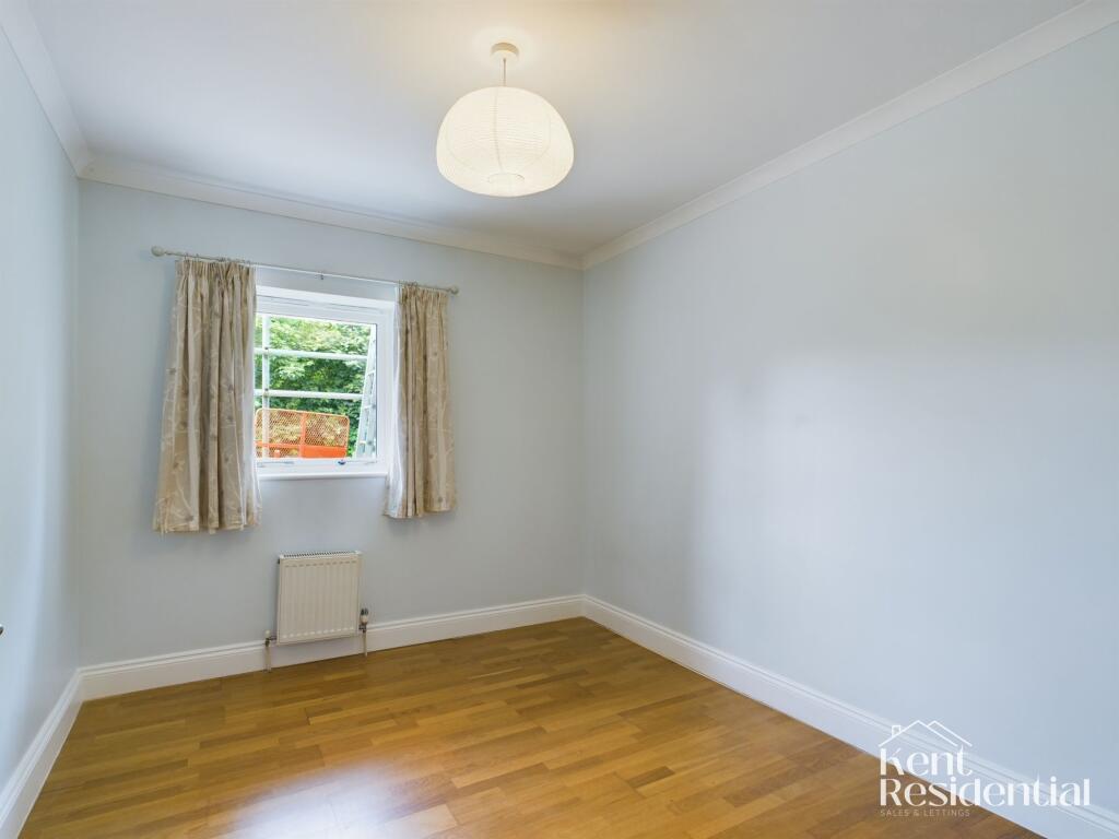 Apartment in Maidstone, Kent - View 4