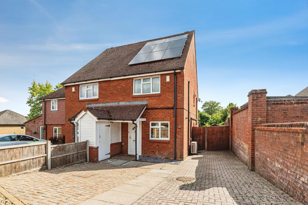 Main image of property: The Moorings, Basingstoke