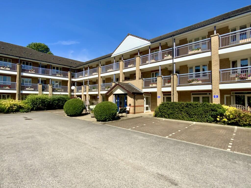 2-bed flat on Minster Court, Bracebridge Heath, Lincoln, £65,000