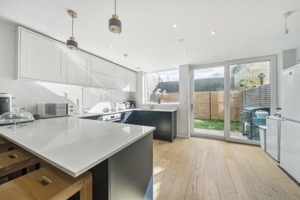 House in London - View 2