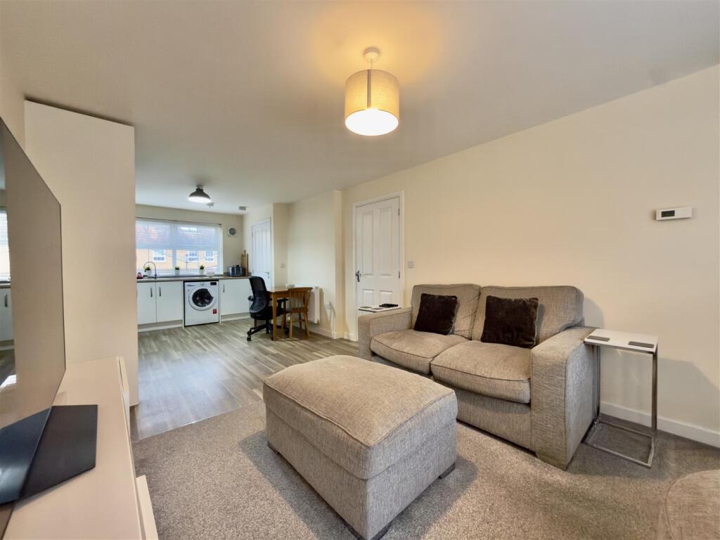 De Bray Close, Duston, Northampton NN5 photo 3