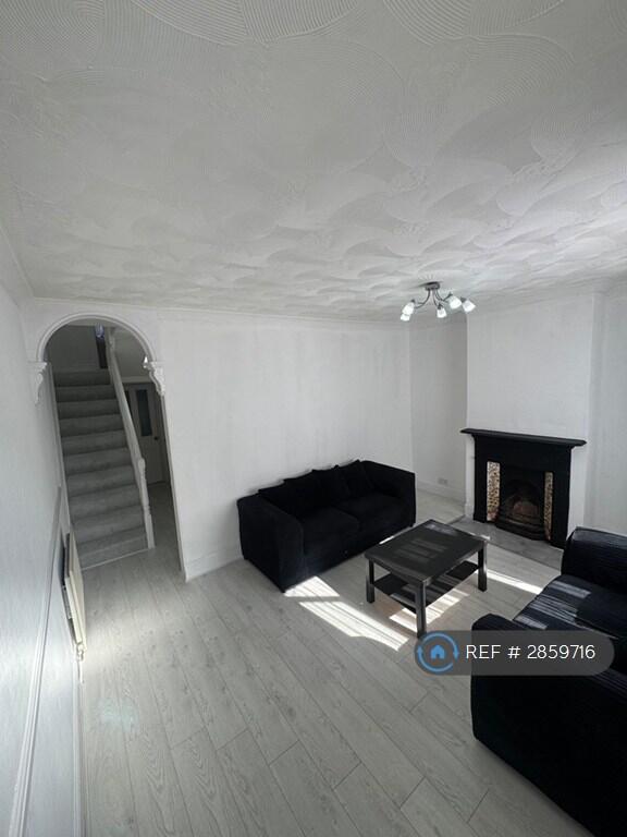 House in Gillingham, Medway - View 2