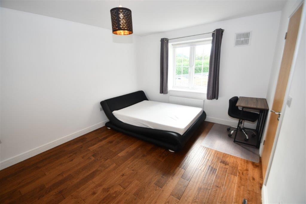 Apartment in Waverley, Frith Hill, Godalming - More