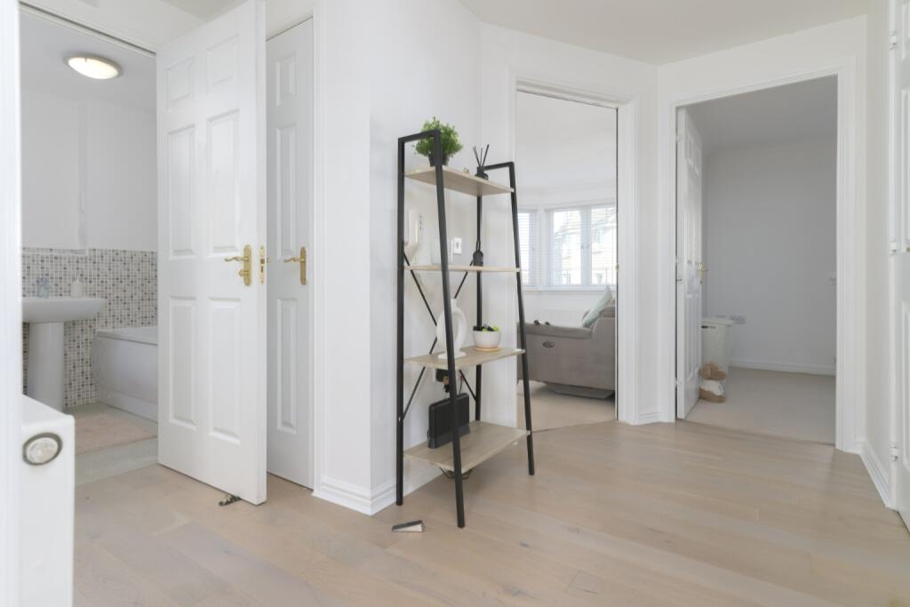 Apartment in Dunfermline, Fife - View 2