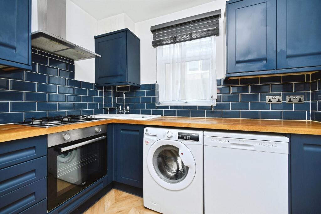 Apartment in Brighton - View 4
