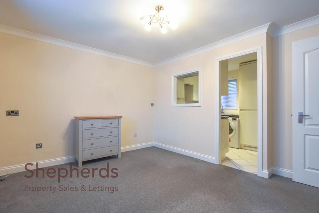 Apartment in Broxbourne, Wormley - View 5