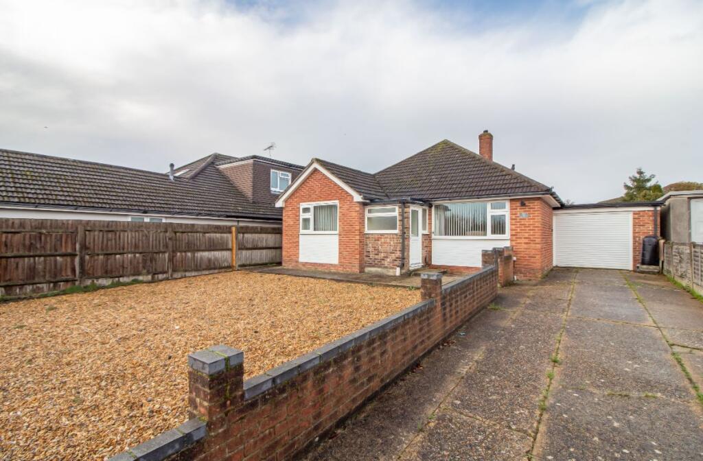 3-bed detached on Spring Vale, Cowplain, PO8 9DB, £375,000