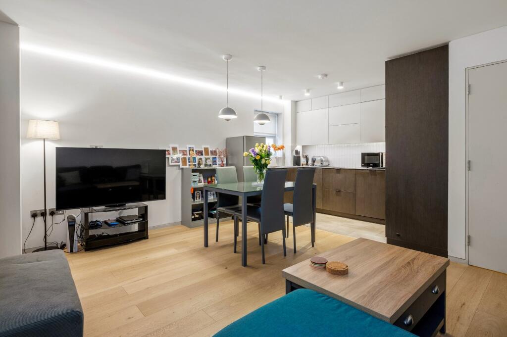 Apartment in London - View 5