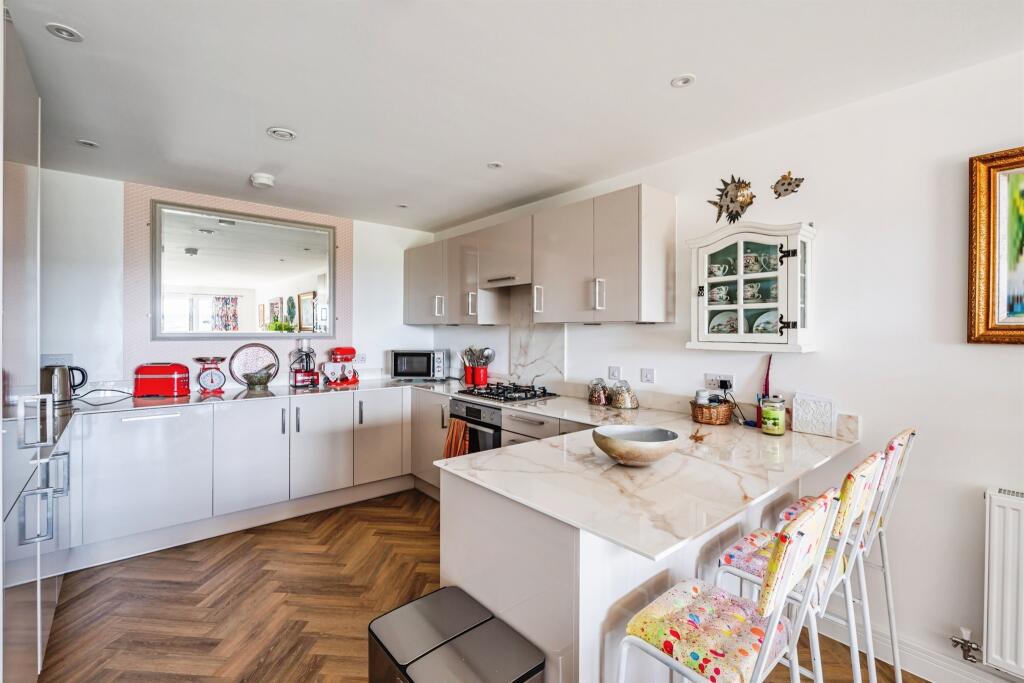 Newlands Place, Seaford photo 4