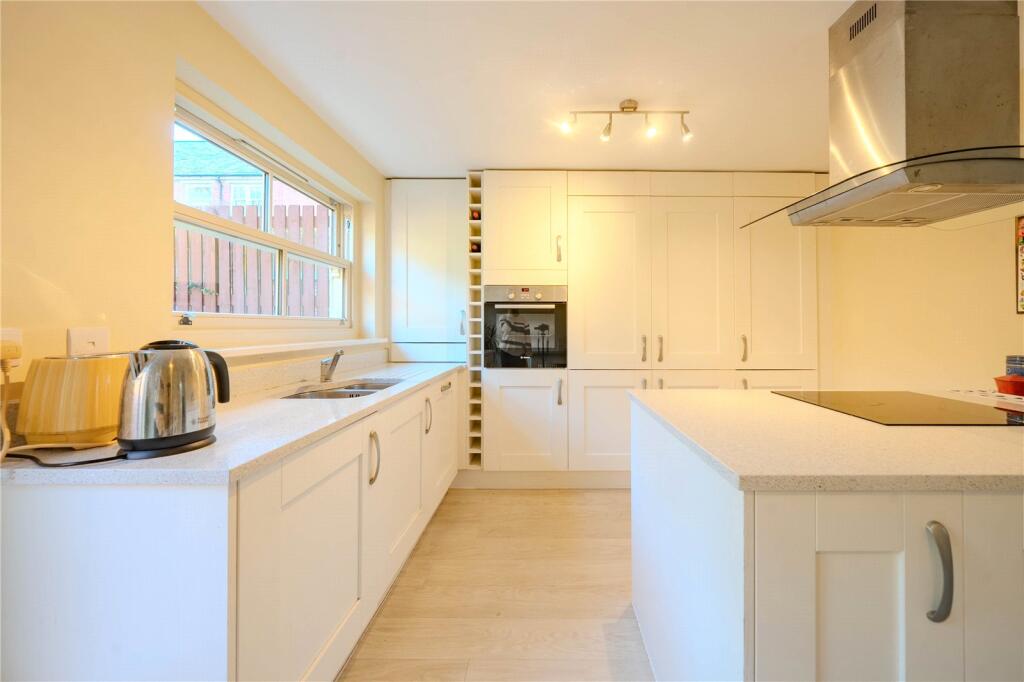 Oak Park Terrace, Leeds, West Yorkshire photo 2