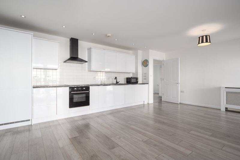 Apartment in Walton-on-Thames, Surrey - View 4