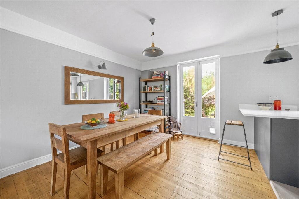 House in London, Highams Park - View 5