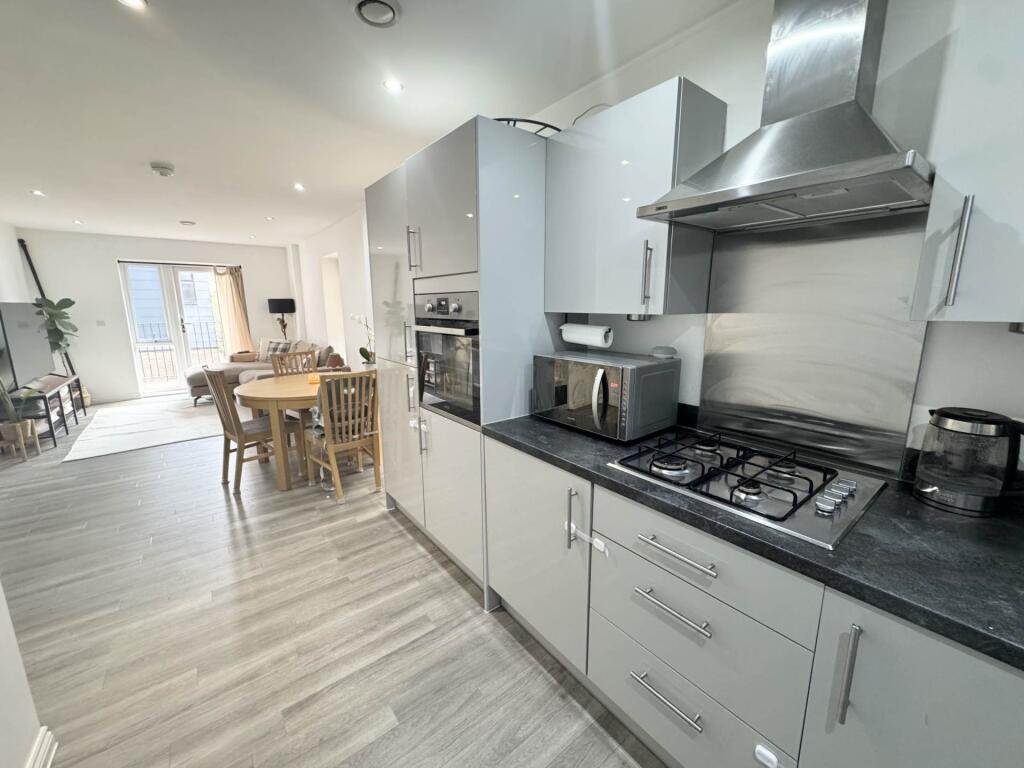 Apartment in Hertsmere, Elstree and Borehamwood - View 4