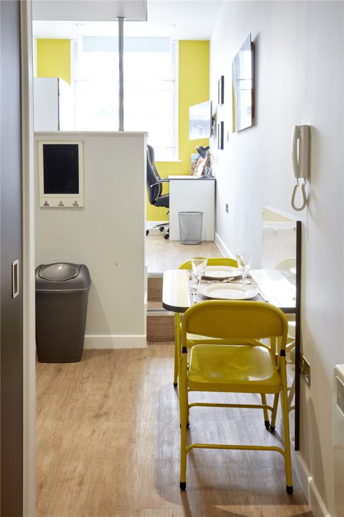 Apartment in Bristol, The Triangle, Spike Island - View 4
