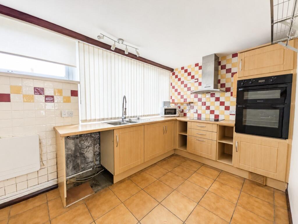 Apartment in Castle Point, Essex - View 5