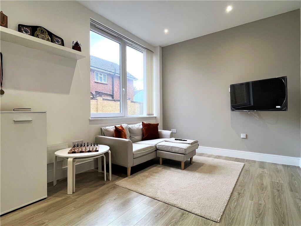 Apartment in Spelthorne, Surrey - View 3