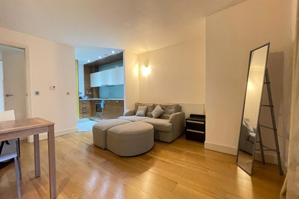 Apartment in London - View 2