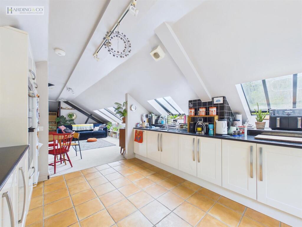 Apartment in Exeter - More
