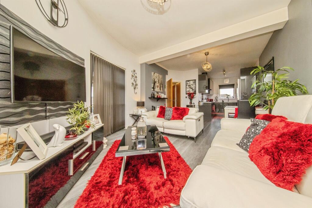 Apartment in Ipswich, Ravenswood - View 3