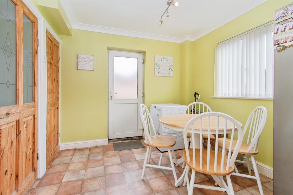 House in Wakefield - View 3