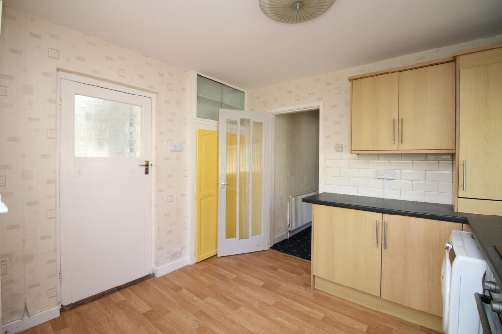 Luton Road,  Thornton-Cleveleys, FY5 photo 3