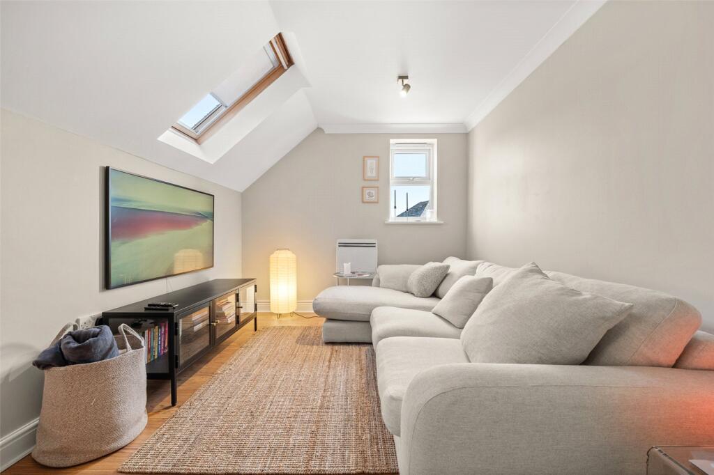Apartment in Reading - View 3