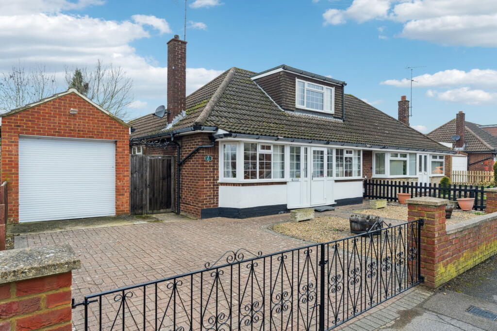 3-bed bungalow on Whitehouse Close, Houghton Regis, Dunstable, LU5 5DU, £375,000
